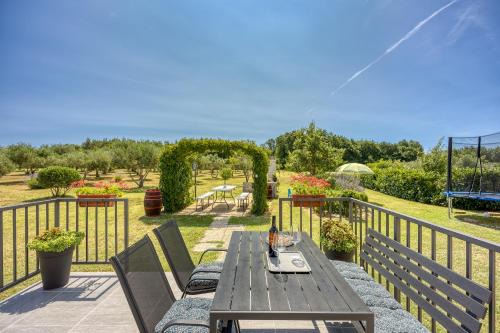 Family Friendly House Kacana - Happy Rentals