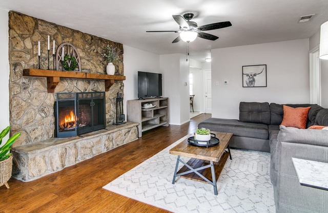 Family Friendly House with Excellent Deck and Patio