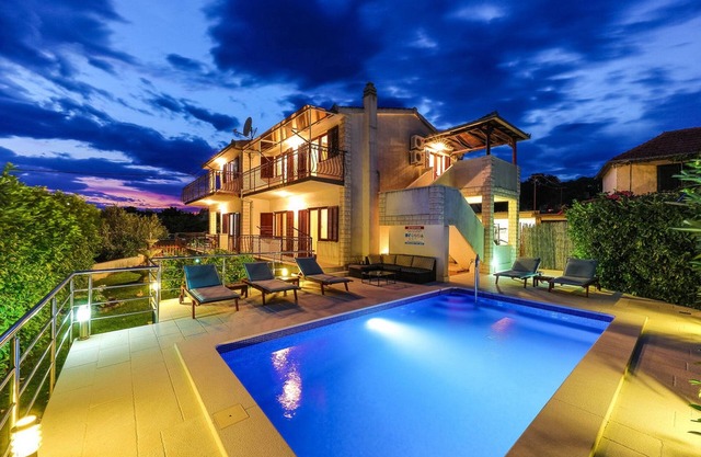 Casa familiar con piscina Vrsine, Trogir (K-22668)