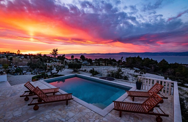 Casa familiar con piscina Supetar, Brac (K-15280)