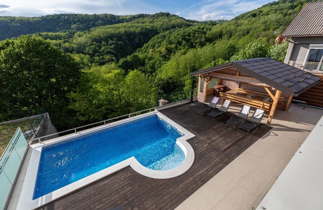 Casa familiar con piscina Zagreb (K-20189)