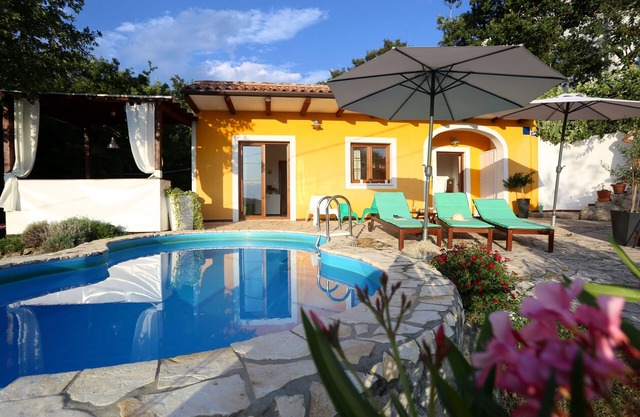 Casa familiar con piscina Ripenda Verbanci, Labin (K-16583)