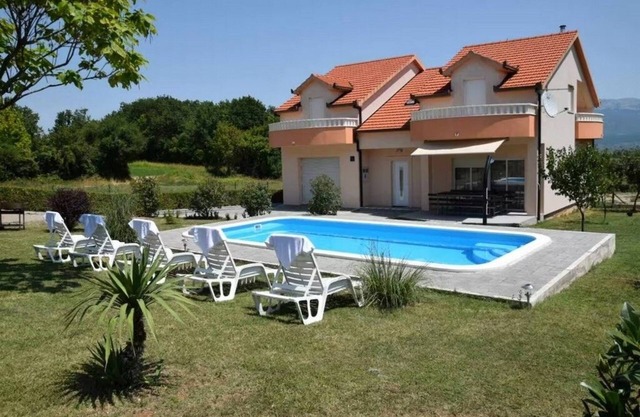 Casa familiar con piscina Sinj, Zagora (K-24347)