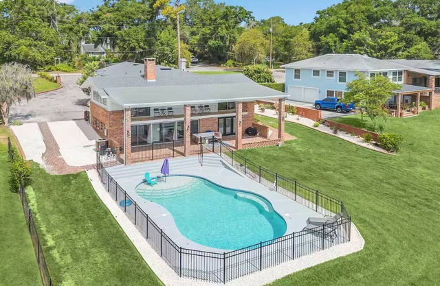 Family Friendly Lake House W/ Pool Near Legoland