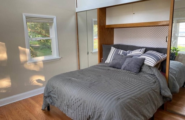 Family Friendly Lakefront Cottage w/ Private Dock