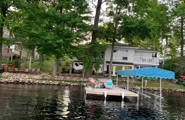 Family friendly lakeside retreat on Greater Bass Lake