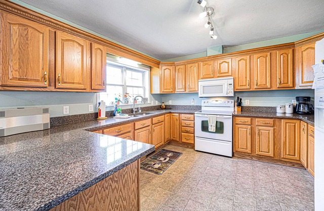 Family-Friendly Lakefront Home w/ Huge Yard, Free WiFi, Firepit, Furnished Deck