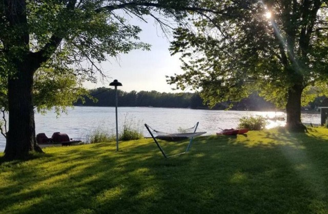 Family-friendly lakefront cabin with large outdoor space!