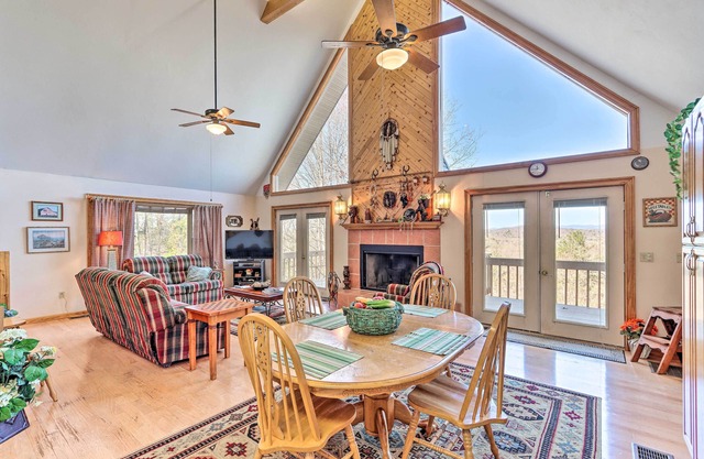 Family-Friendly Murphy Cabin w/ Deck & Fire Pit!
