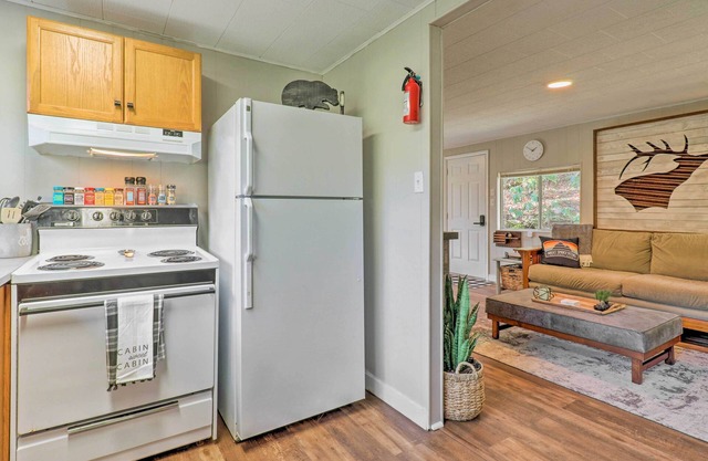 Family-Friendly NC Cabin w/ Mountaintop Views!