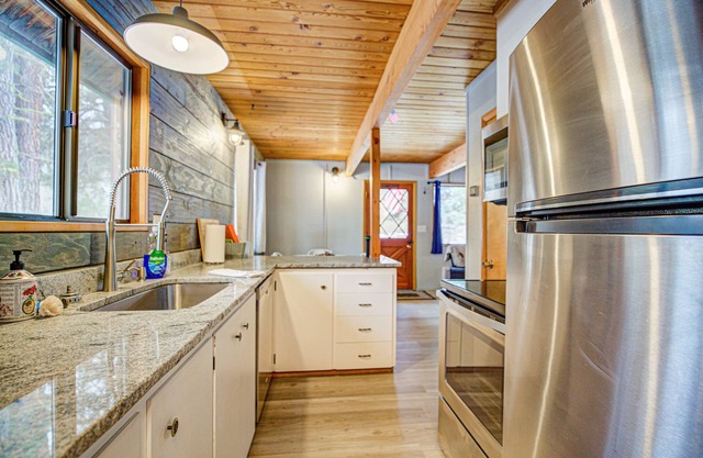 Family-friendly Open & Relaxing South Fork Riverside Retreat