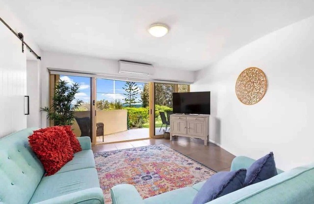 Family-friendly, oceanfront apartment with salt-water pool and private garden!