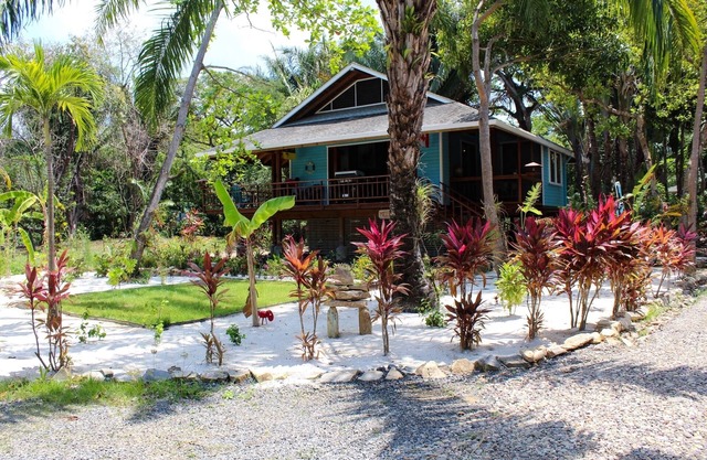 Resort de playa privado para familias, piscina, tienda de buceo, naturaleza, bar y parrilla