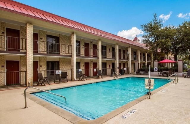 Family-Friendly Room: Comfort & Convenience in Suburbia