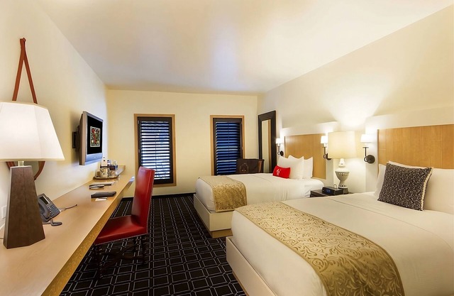 Family-friendly Room in Silicon Valley! Free Parking & Seasonal Outdoor Pool!