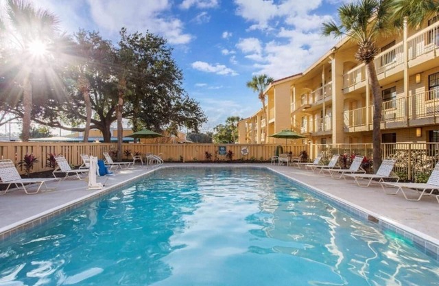Family-Friendly Room Perfect for Theme Park Adventures – Convenient Location