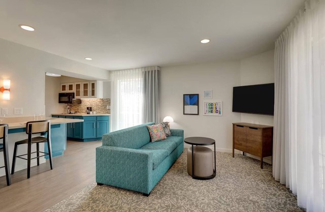 Family-friendly! Spacious Suite with Full Kitchen, Pets Allowed, Pool!
