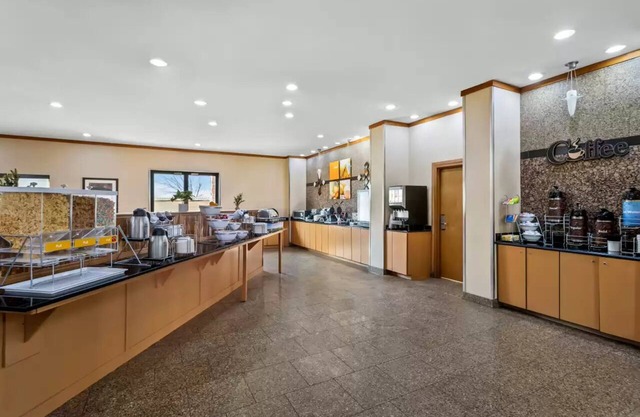 Family-Friendly Suite Near UFO Museum and Research Center! Free Breakfast!