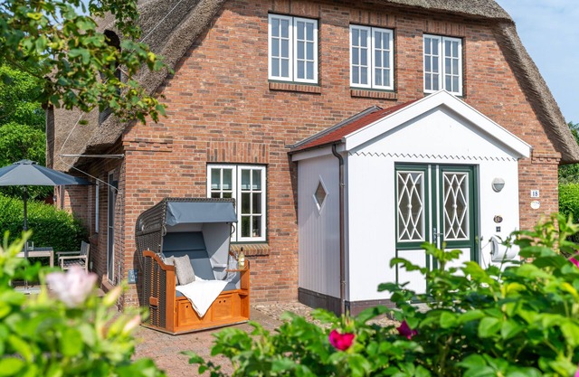 Casa familiar con techo de paja **** para familias en Dunsum auf Föhr