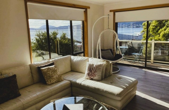 Family-Friendly Tranmere House: Sleeps 6, River Views