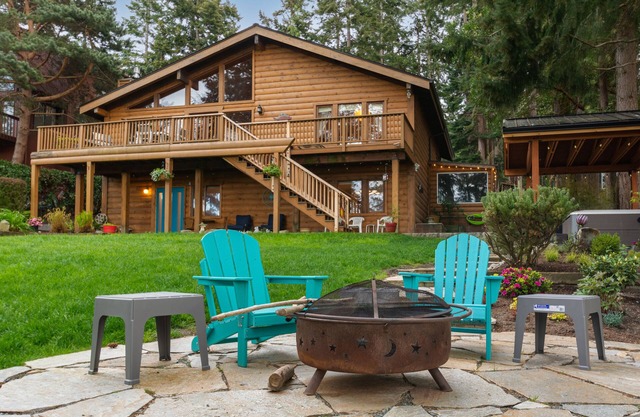 Family-friendly, two-story retreat w/ocean & bay views and deck w/gas grill