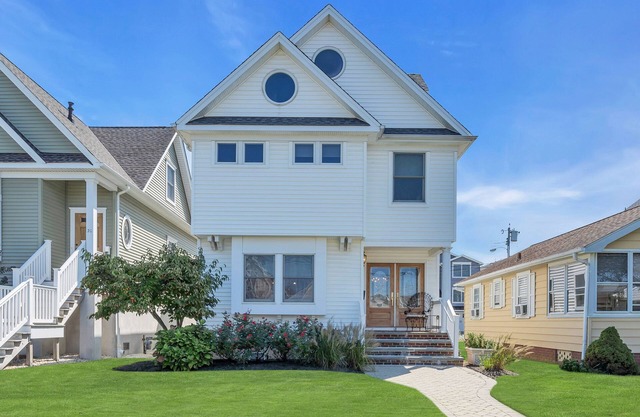 Family Friendly Ultimate Getaway- 4 short blocks from Manasquan Beach!