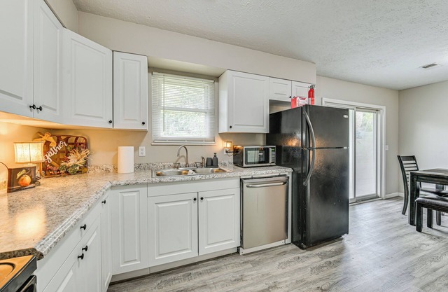Family-Friendly Home w/Big Yard In Elizabethtown!