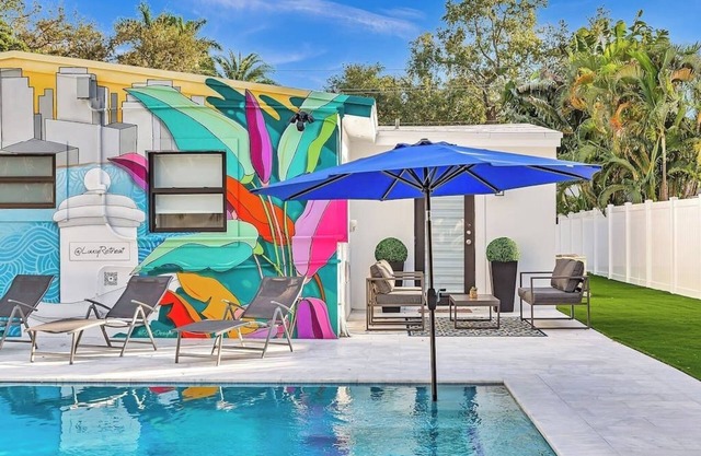 *Family friendly Fun Retreat Home 4/3 heated pool!