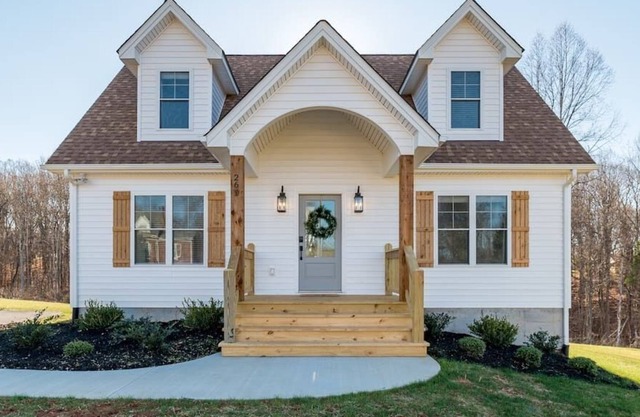 Family Friendly Getaway Near Downtown LYH