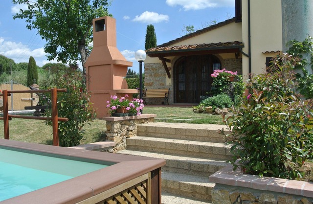 Idónea para niños, confortable casa de vacaciones con piscina cerca del mar
