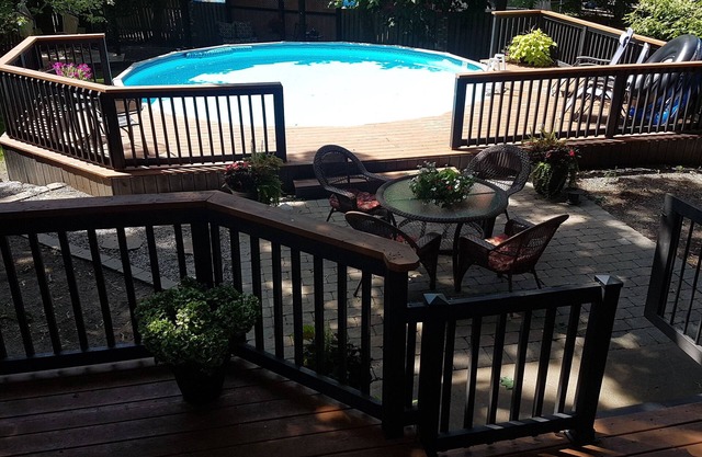 Family friendly with pool & hot tub. Walk to beach!