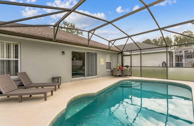 Family Friendly w/ Heated Pool & Master KingSuite located in Quiet Neighborhood