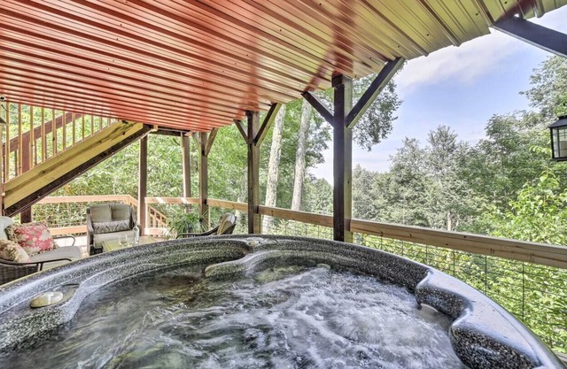 Family-friendly w/ Hot Tub & Mountain Views