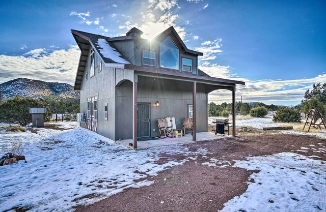 Family-Friendly Williams Cabin w/ Gas Grill