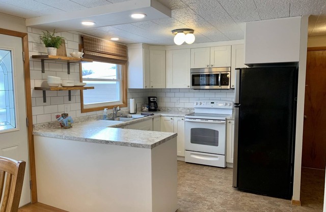 Family-Friendly with King Bed and Garage!