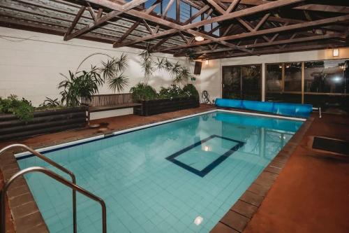Family Fun - 4BR home with swimming pool and spa