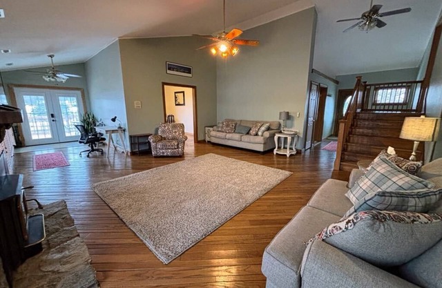 Charming 3BR/3BA Retreat Ideal for Families and Groups