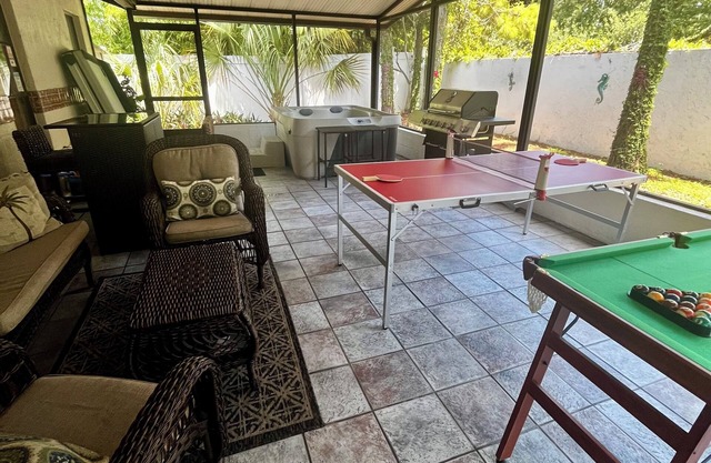 El lujo se encuentra con la tranquilidad en Tampa con 7 camas, incluida la King en la suite principal