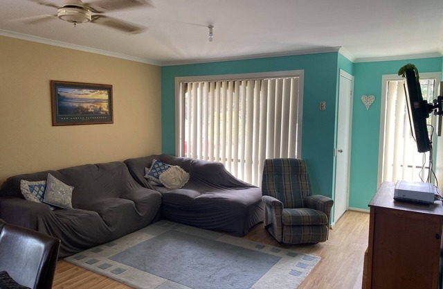 Family fun, light, airy beach house, close to Lake Victoria