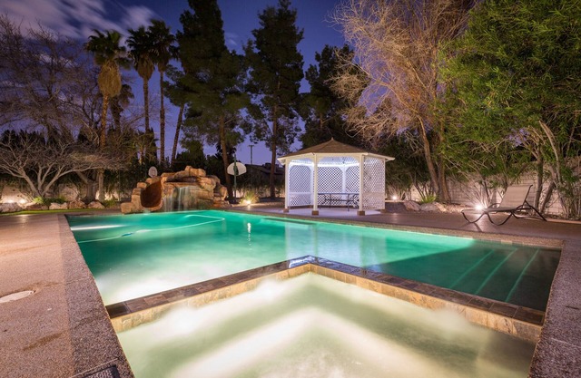 Para toda la familia 3500 pies cuadrados 5 Cama 4. 5 baño de la piscina, spa, 2 millas de Gaza