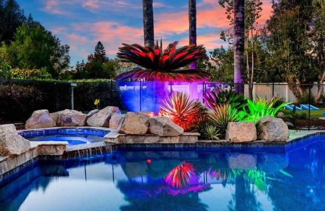 Family Getaway: Game Room/MiniGolf/Pool/ HotTub!