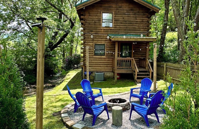 NEW Cozy Creekside Cabin