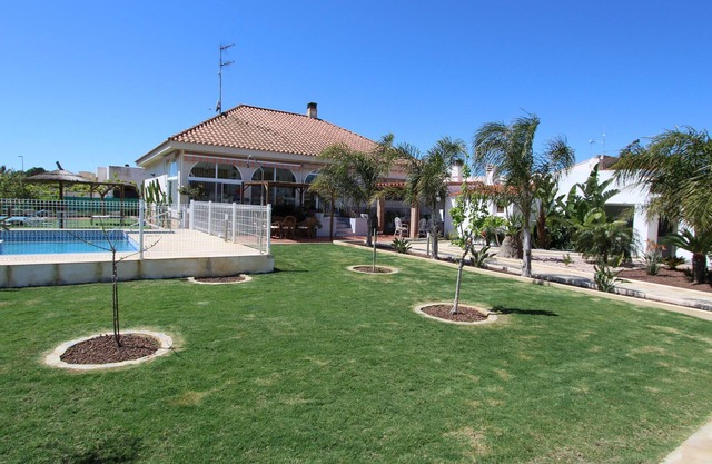 Casa con Piscina Privada Cerca del Mar, Mascotas Bienvenidas, WiFi Gratis, Playa para Perros
