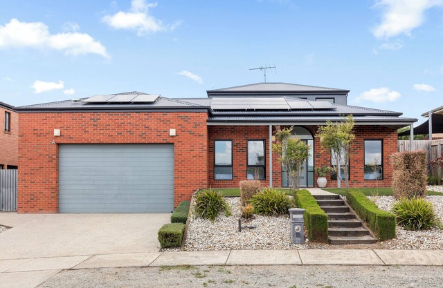Family Heaven in Geelong - Spa, BBQ, Game area and Great WiFi