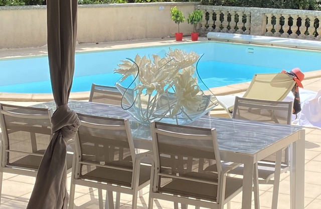 Family holiday property up to 20p with gites 2kms from the Pont du Gard
