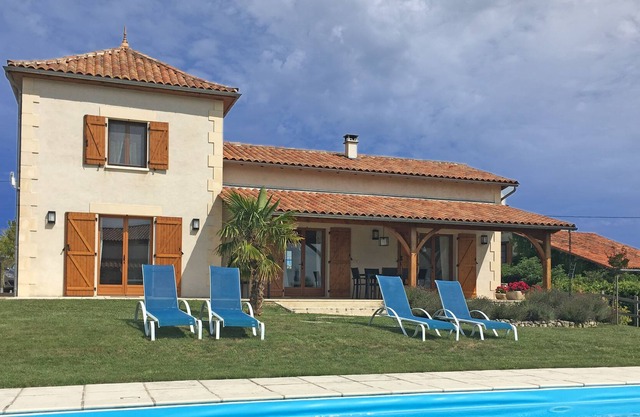 Family Holiday Hamlet - Heated Pools, Golf, Tennis, Creche, 10 mins to beach!