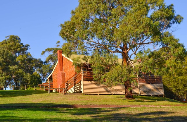 Family Holiday Lodge - Red Hill South, Iluka Retreat