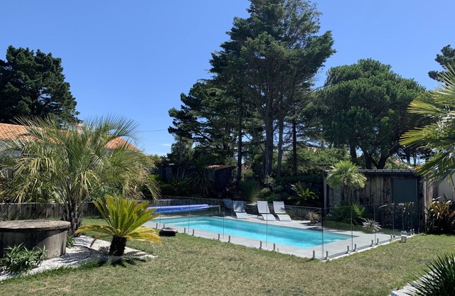 Family home near the sea - heated swimming pool, trampoline, exotic garden.