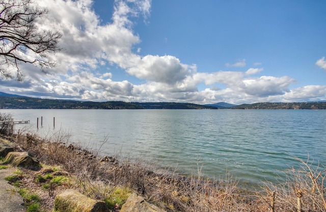 Family Home 6 Mi to Dtwn CDA: Lake & Sunset Views!