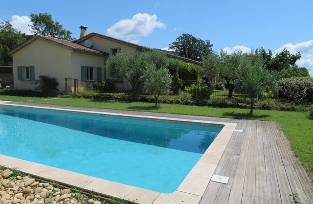 Gran casa familiar con piscina privada en el interior de Var